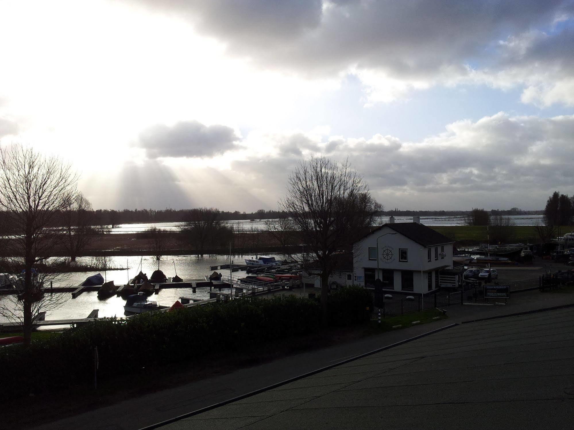 Hotel de Brabantse Biesbosch Werkendam Exterior foto