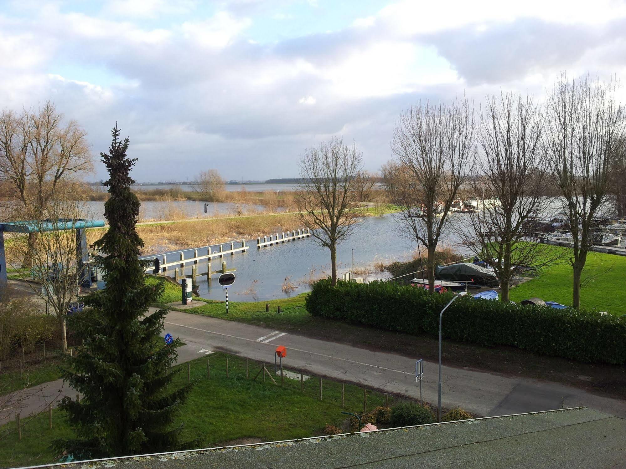 Hotel de Brabantse Biesbosch Werkendam Exterior foto