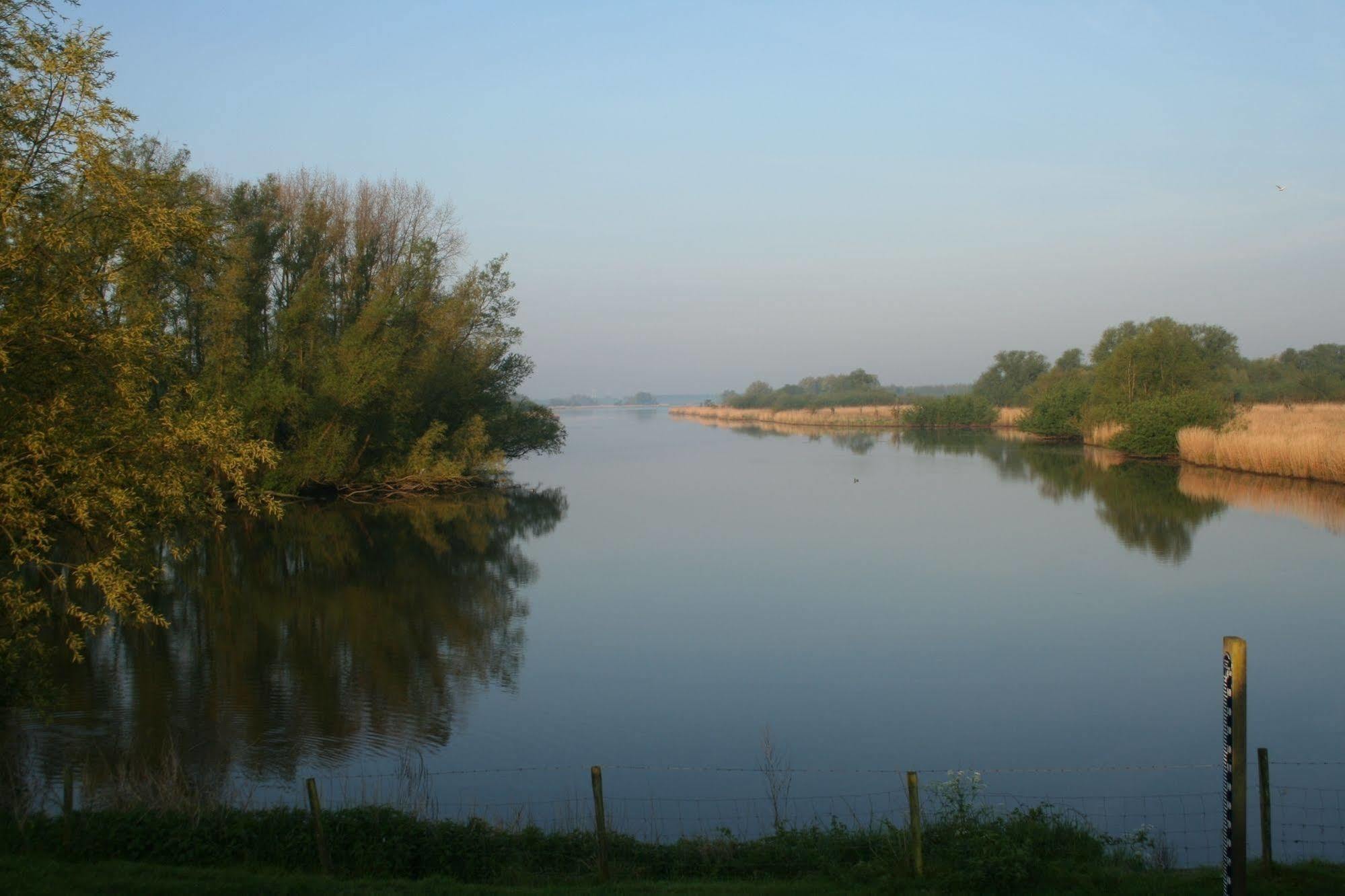 Hotel de Brabantse Biesbosch Werkendam Exterior foto